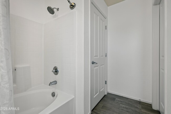 Building Photo - 652 Brindle Dr