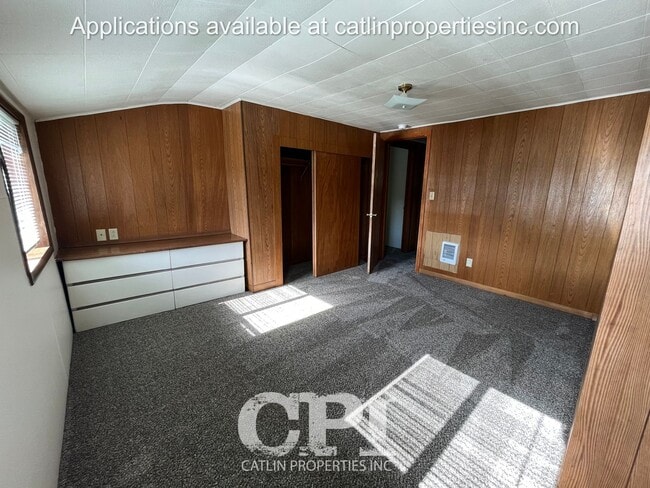 Building Photo - Holiday Special - 1/2 First Month's rent!!