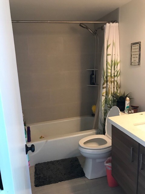 2nd Bathroom - 2333 Kapiolani Blvd