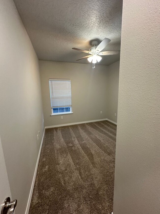 Building Photo - Stunning 3 Bed Home! Managed by Owner!
