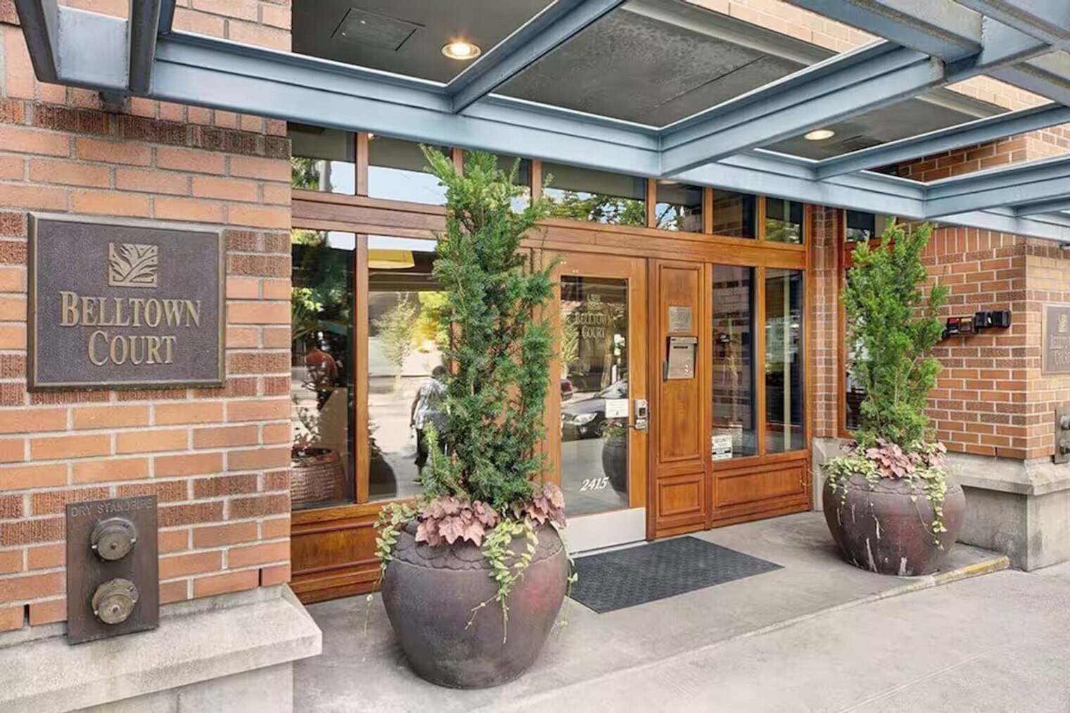 Building Photo - 2415 2nd Ave