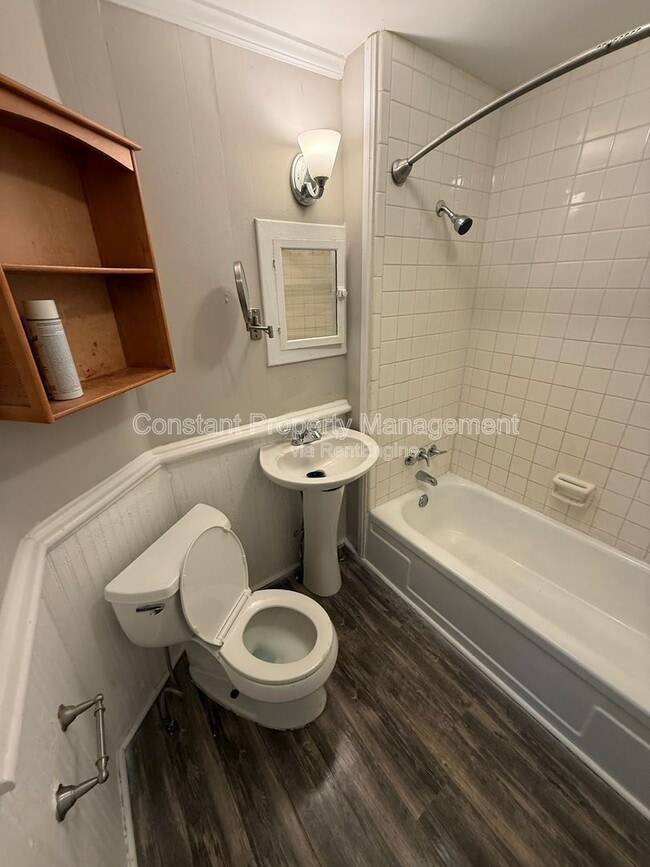 Building Photo - 1061 High St