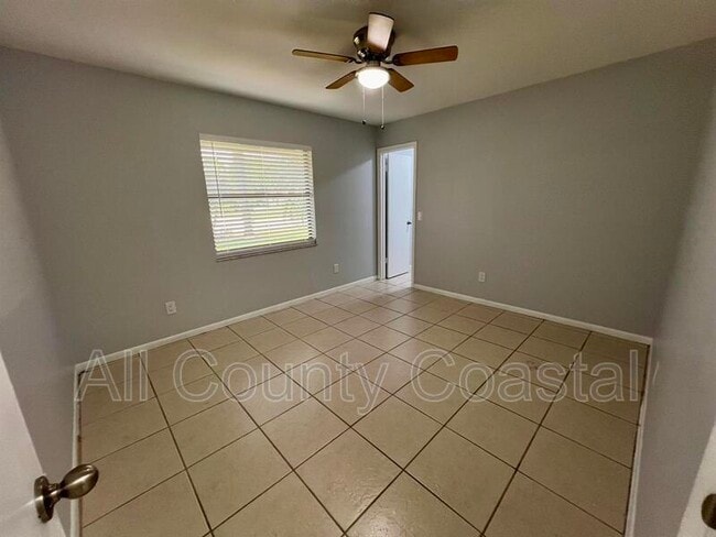 Building Photo - 2617 SW Chestnut Ln