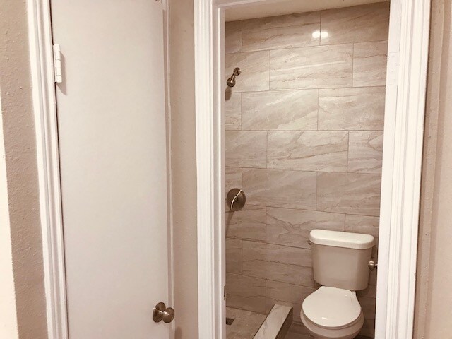 Building Photo - 8439 Sands Point Dr