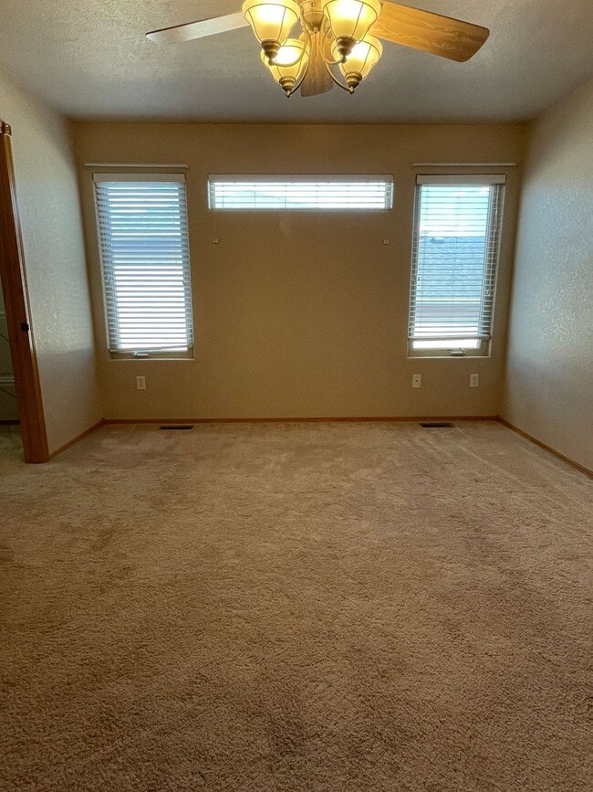 Building Photo - Spacious 4-Bedroom, 3-Bathroom House for Rent