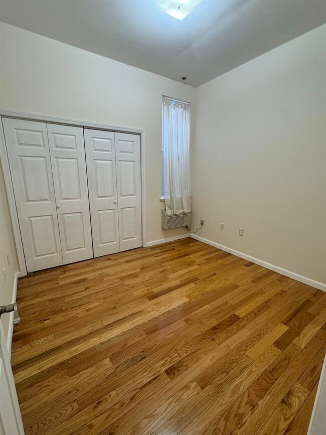 Building Photo - 123 43rd St