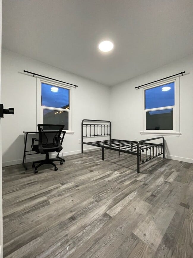 Building Photo - Room for rent near UP #1