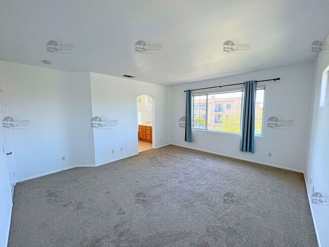Building Photo - End unit 4 Bedroom House Available Now in ...