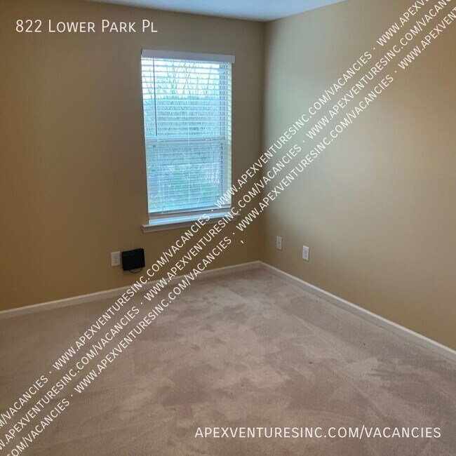 Building Photo - 822 Lower Park Pl
