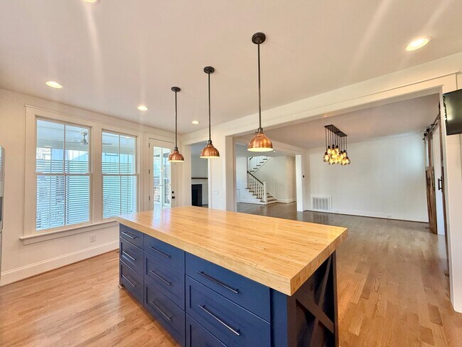 Building Photo - Custom Built 4BD, 3.5BA Five Points Home with a Bonus Room & Fenced Yard