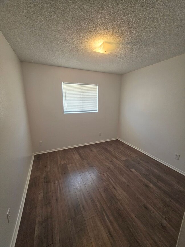 Building Photo - Newly Remodeled 3 Bedroom House in Bullhead