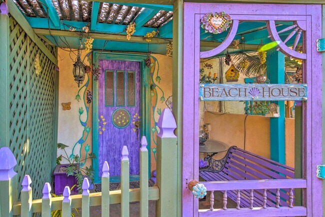 Building Photo - 2434 Cloverfield Blvd