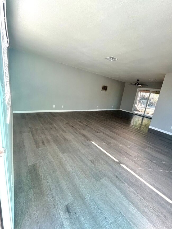 Building Photo - Welcoming 3 Bedroom 1.5 Bathroom Home