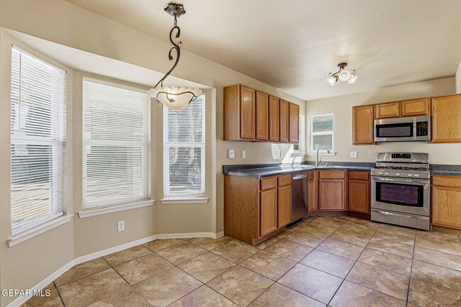 Building Photo - 10910 Acoma St