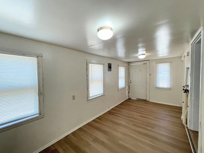 Building Photo - Cozy one bedroom home
