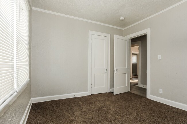 Building Photo - 3316 E 59th St