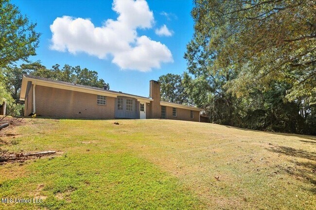 Building Photo - 23 Fox Glen Cir