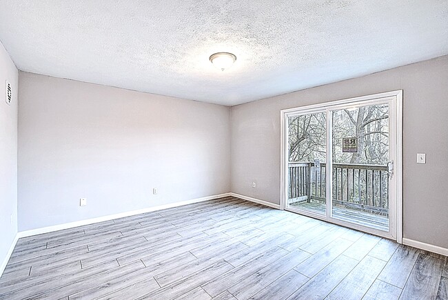 Master Bedroom - 1004 Derwood Ct