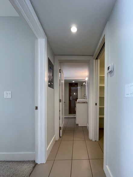 Building Photo - 64 Isle Of Venice Dr