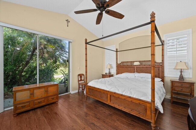 Building Photo - 1736 SW Mockingbird Dr