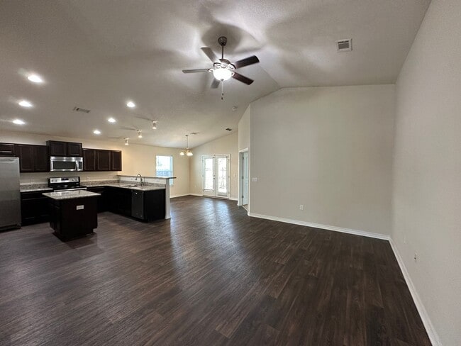 Building Photo - 4 bedroom 2 bath craftsman style home for ...