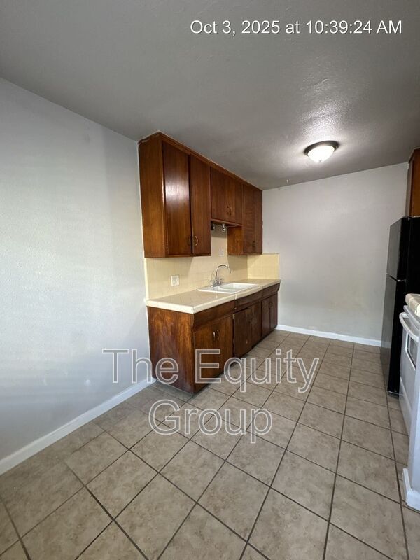 Building Photo - 570 S Richmond Ave
