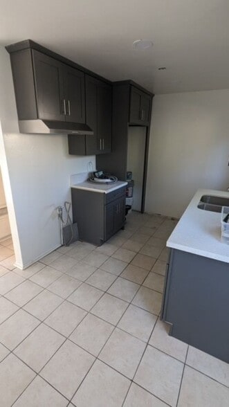 Building Photo - 10420 Commerce Ave