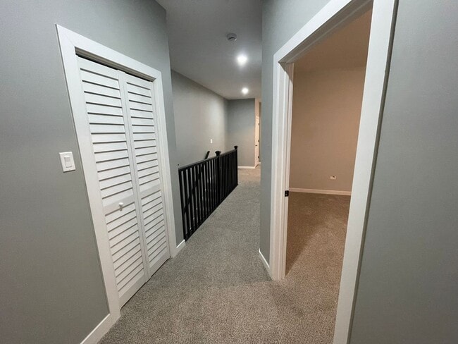 Building Photo - ?? Spacious 3BR + Den | 3-Level Home with ...