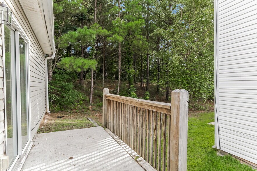 Building Photo - 7011 Setters Way