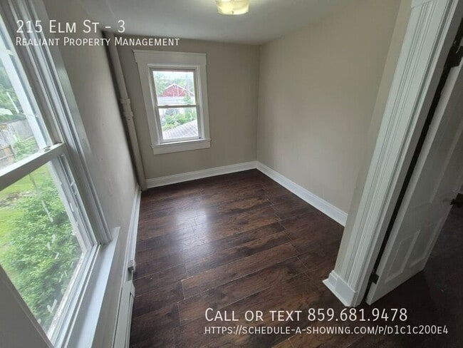 Building Photo - 215 Elm St