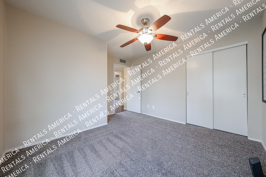 Building Photo - 4583 W Elgin St