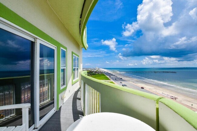 Building Photo - 9420 Seawall Blvd