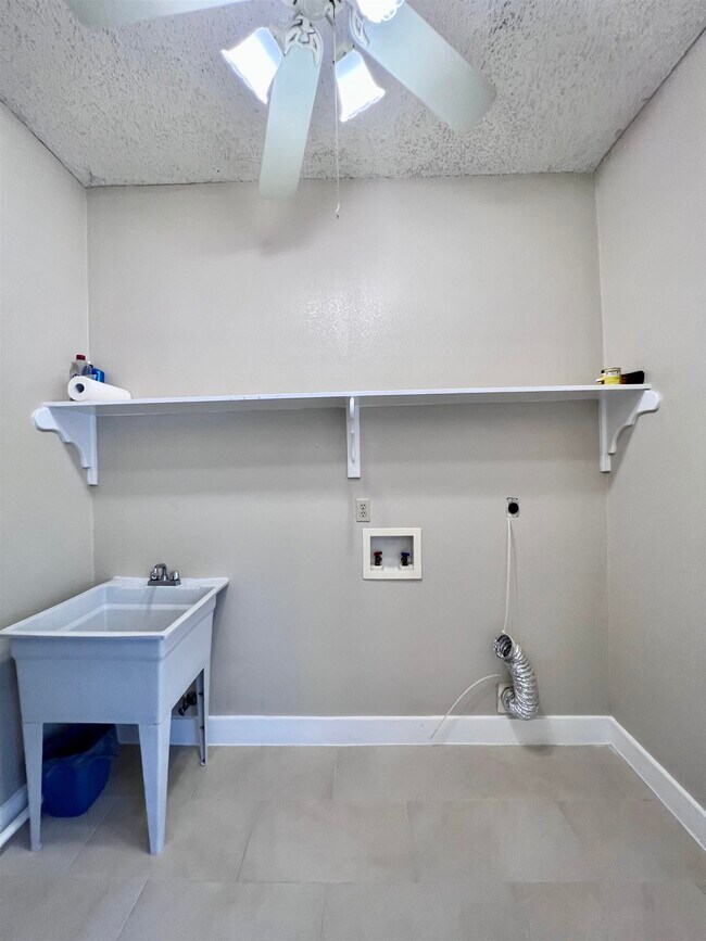 Building Photo - 2016 Rosario St