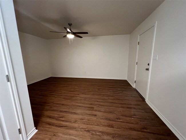 Building Photo - 1231 Sycamore Ave