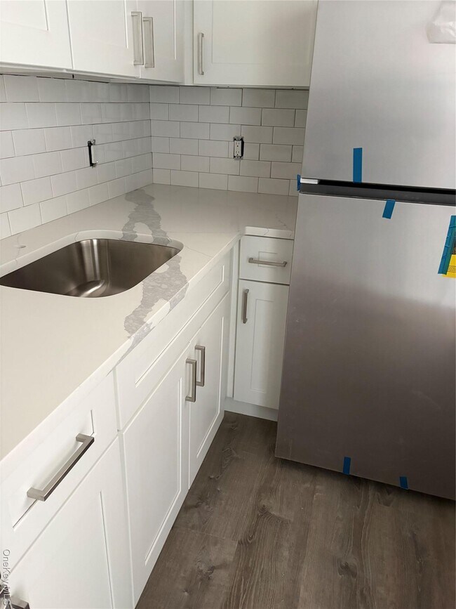 Building Photo - 8 Charles Ln