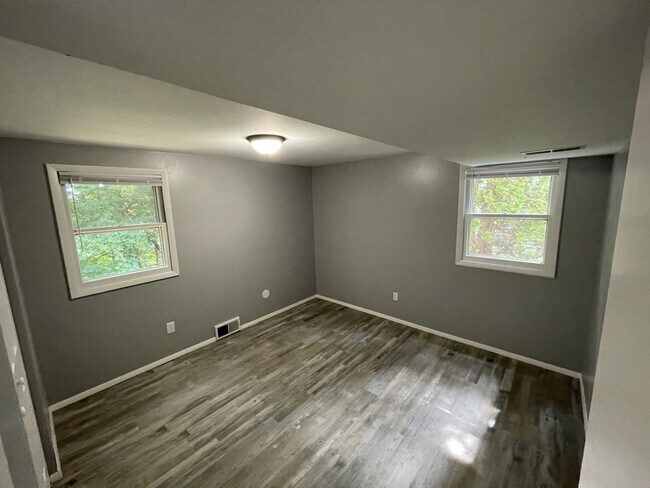 Building Photo - 13 Pawling St