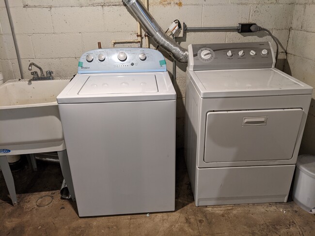 Washer/Dryer - 1313 State St