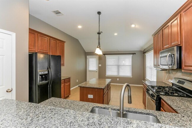 Building Photo - 28639 Lockeridge View Dr