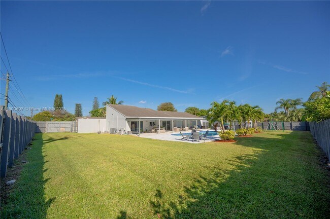 Building Photo - 13561 SW 98th Pl