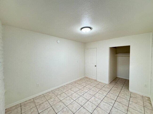 Building Photo - 1.0 bedroom in Los Angeles California 90022
