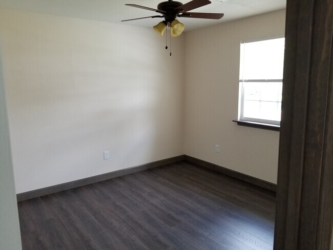 Building Photo - 434 Eagles Way