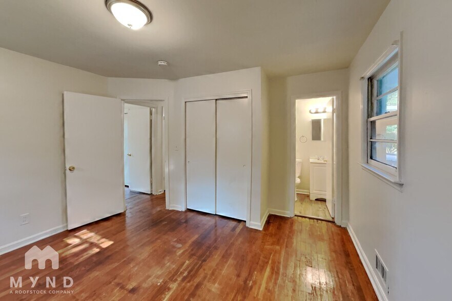Building Photo - 5860 Ronnie Dr