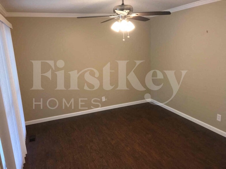 Building Photo - 6380 El Serrano Dr