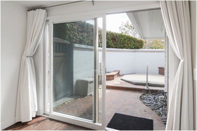 Building Photo - Single Level Golf Course Stunning Home Dana Point!