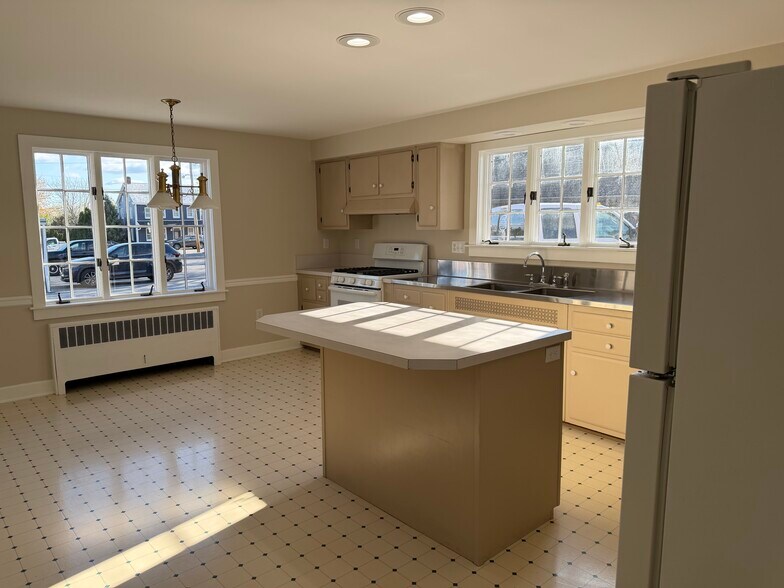 Building Photo - 106 Abbottstown St