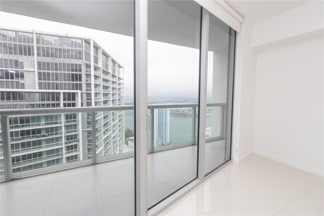 Building Photo - 495 Brickell Ave