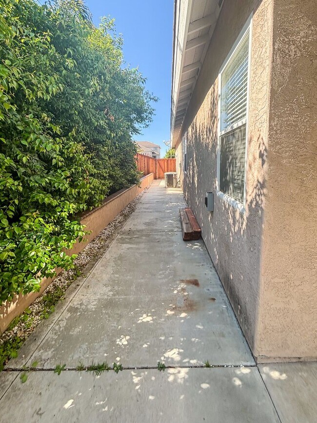 Building Photo - Murrieta - 4 bed / 2.5 bath home