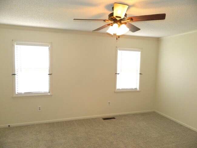 Building Photo - 407 Folkstone Cir