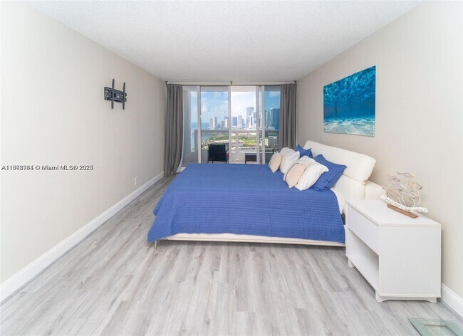 Building Photo - 1717 N Bayshore Dr