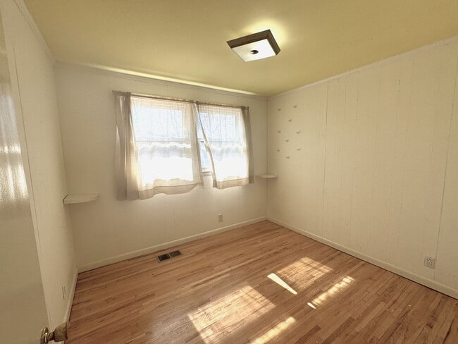 Building Photo - Fantastic 3 Bedroom Home in Charlotte Park/West Nashville!